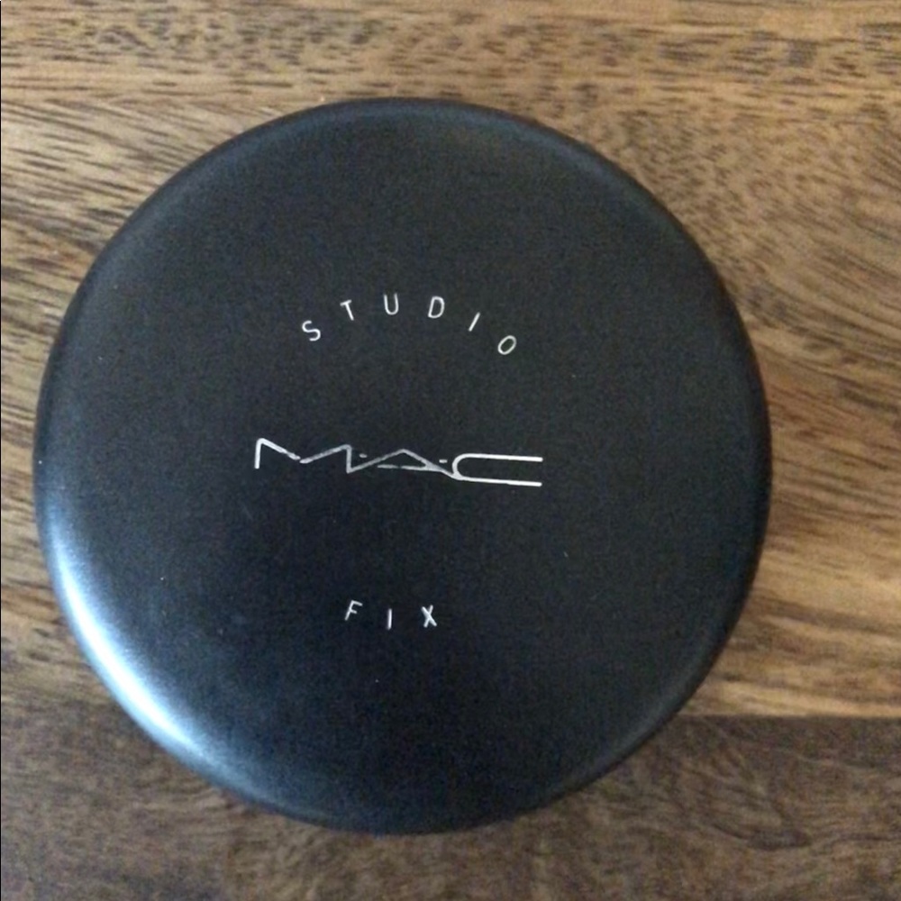 MAC Studio Fix Powder NC45